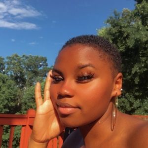 Meet your Posher, Sisi